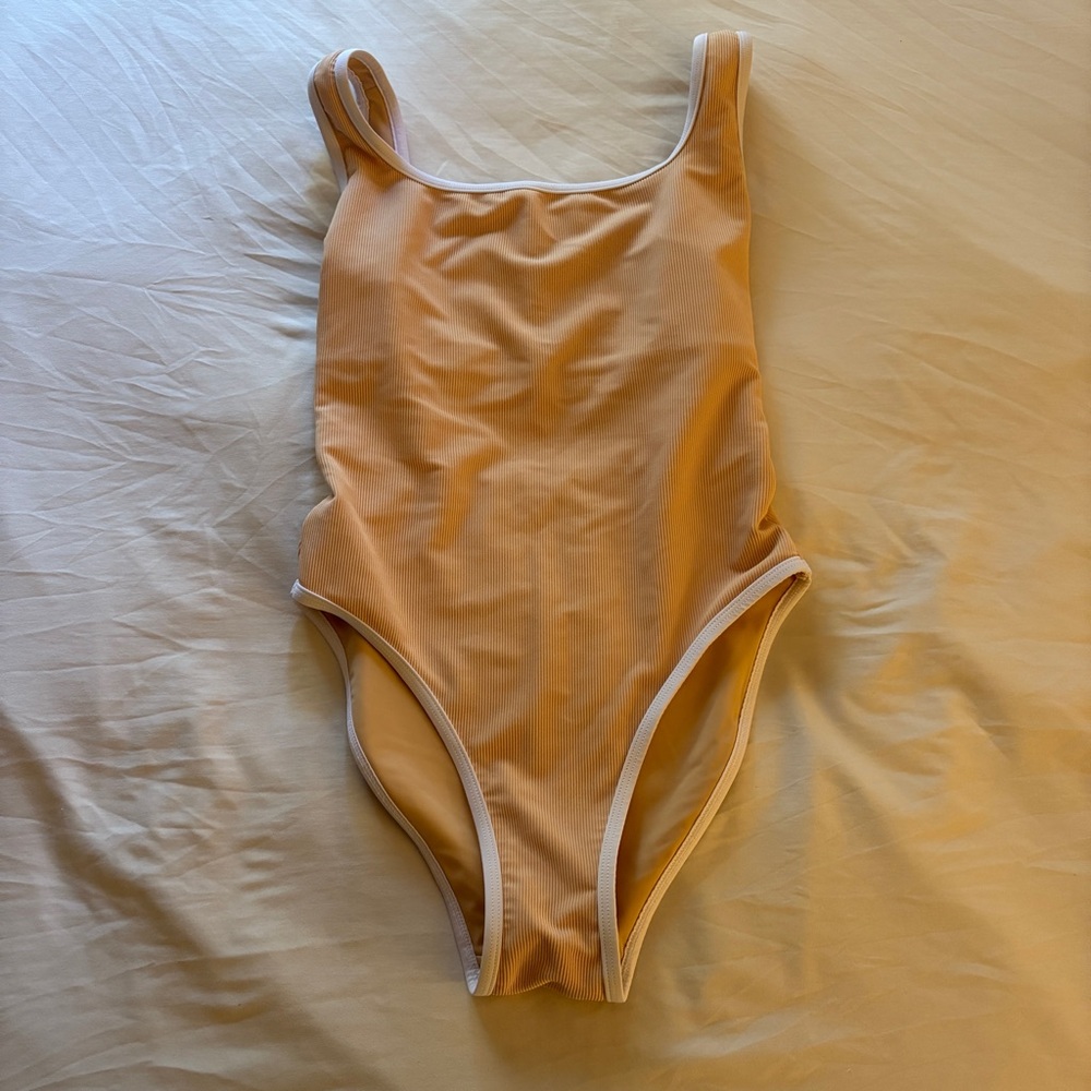 Lain Snow One Piece Bathing Suit in Champagne Large